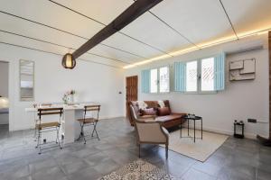 A seating area at HELOHOME