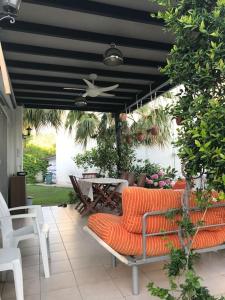 un patio con banco, mesa y sillas en A Villa For only 90 day and more days, en Antalya