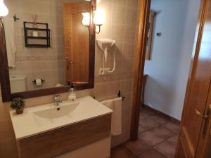 Kúpeľňa v ubytovaní Casa Rural IRIS