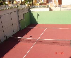 a tennis court with a net on top of it at Islantilla Casa Adosada 700 metros de la playa in Islantilla