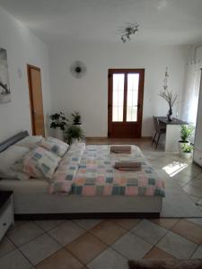 Postel nebo postele na pokoji v ubytování Studio apartman KIKA