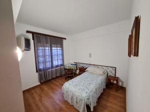 A bed or beds in a room at Hotel Bon Lloc