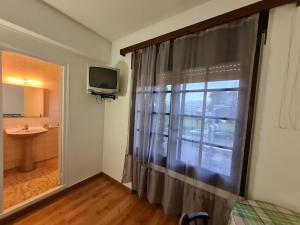 TV a/nebo společenská místnost v ubytování Hotel Bon Lloc