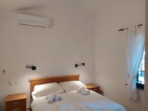 a bedroom with a bed with two towels on it at Gavza Joy in Cres