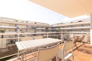 Balkón nebo terasa v ubytování Vista Roses Mar - Apartamento con piscina II