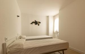 Postel nebo postele na pokoji v ubytování Vista Roses Mar - Apartamento con piscina II