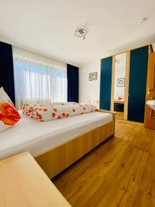 a bedroom with a large bed in a room at Haus Alpenrose in Trins