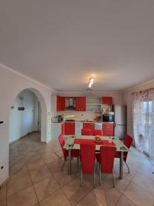 Kuchyň nebo kuchyňský kout v ubytování Apartments Vukic
