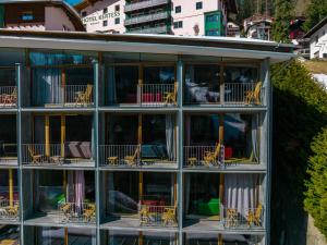 A balcony or terrace at "Quality Hosts Arlberg" Hotel Lux Alpinae