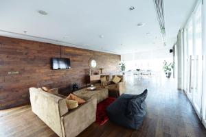 TV a/nebo společenská místnost v ubytování Morrissey Hotel