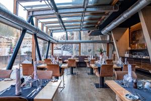 A seating area at "Quality Hosts Arlberg" Hotel Lux Alpinae