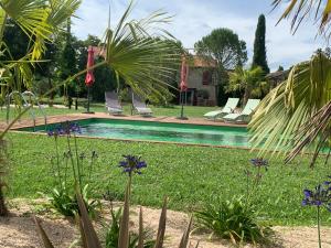 The swimming pool at or close to Brin de Cocagne