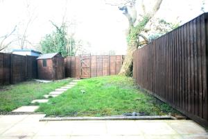 Foto da galeria de CHANDOS - Spacious Home, High Speed Wi-Fi, Free Parking, Garden em Swindon