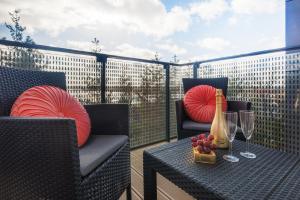 Nápoje v ubytovaní Seaside Apartamenty - Olimpijska 2 Mielno - Sauna & Fitness & Parking - w cenie pobytu