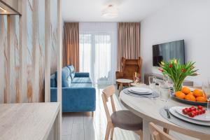 Televízia a/alebo spoločenská miestnosť v ubytovaní Seaside Apartamenty - Olimpijska 2 Mielno - Sauna & Fitness & Parking - w cenie pobytu