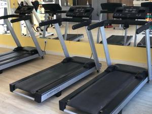 Het fitnesscentrum en/of fitnessfaciliteiten van APARTAMENTO EM NATAL II