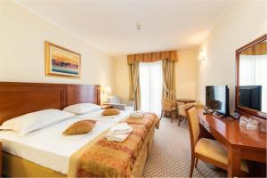 TV a/nebo společenská místnost v ubytování Hotel Bella Vista