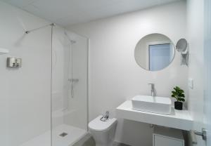 Kúpeľňa v ubytovaní AAC Málaga - Apartamento con terraza, muy amplio, totalmente equipado, cerca del centro y nuevo!