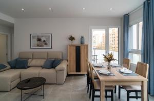 Posezení v ubytování AAC Málaga - Apartamento con terraza, muy amplio, totalmente equipado, cerca del centro y nuevo! + 11 fotografií