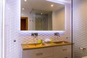 Koupelna v ubytování Stylish 1 Bedroom Apartment - 500m from the beach