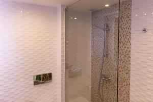 Koupelna v ubytování Stylish 1 Bedroom Apartment - 500m from the beach