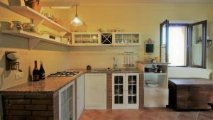 Kuchyňa alebo kuchynka v ubytovaní Casa in campagna oltrepo' pavese + 31 fotografií