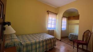 Postel nebo postele na pokoji v ubytování LA PARRA - Casa Rural en el Valle del Jerte