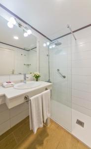 Ванна кімната в Apartamentos Centro Cancajos