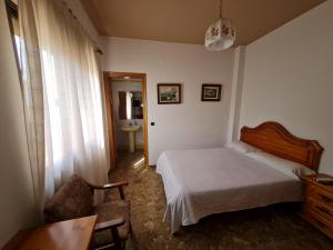 A bed or beds in a room at Hotel Bon Lloc