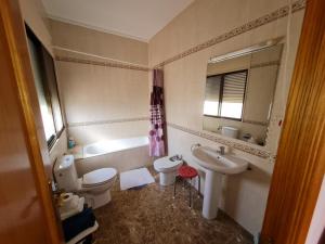A bathroom at Hotel Bon Lloc