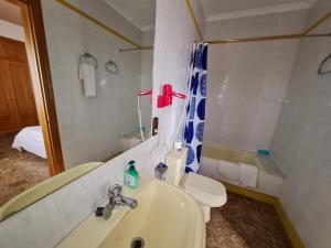 A bathroom at Hotel Bon Lloc