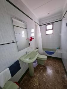 A bathroom at Hotel Bon Lloc
