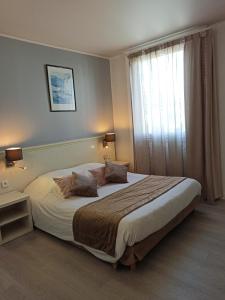 Postel nebo postele na pokoji v ubytování Hotel Restaurant Miramar L'orchidée