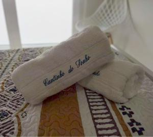 a towel sitting on top of a bed at Cantinho do Sonho in Maia
