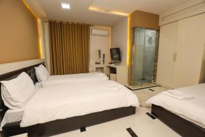 Giường trong phòng chung tại Hotel Kristal