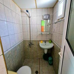 Phòng tắm tại Fema Guest House +81 ảnh