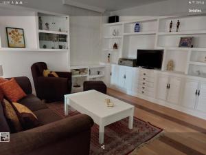 Televízia a/alebo spoločenská miestnosť v ubytovaní Nuevo Apartamento