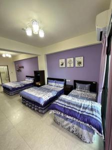 Een bed of bedden in een kamer bij Lo-ReMi Homestay