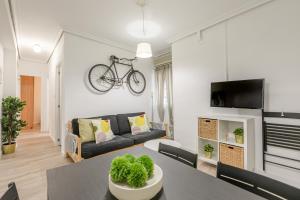 Телевизор и/или развлекательный центр в Avanti La Judería, vive Sevilla con los cinco sentidos