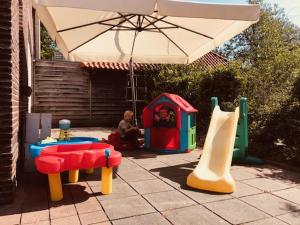 Zona de joacă pentru copii de la Safaritents & Glamping by Outdoors
