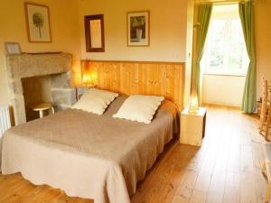 Llit o llits en una habitació de Kêr Neizh Breizh - Chambres d'Hôtes & Gîte de Charme - Le Petit Châtelier