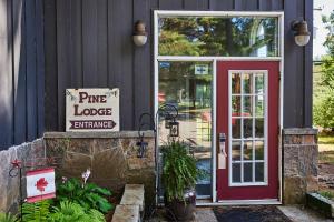 Zahrada ubytování 3 Pines Lodge Muskoka