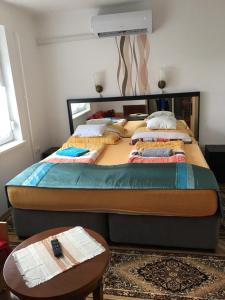 Säng eller sängar i ett rum på Dombi Porta