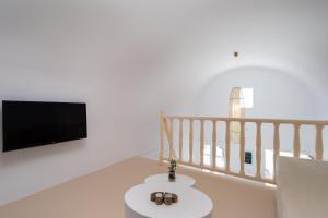 Gallery image of Red Beach Harmony suites Sotiria in Akrotiri