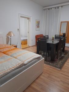 Posteľ alebo postele v izbe v ubytovaní Ferienwohnung Schloessel 26/18
