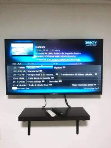 Una televisión o centro de entretenimiento en APARTAMENTO MELGAR