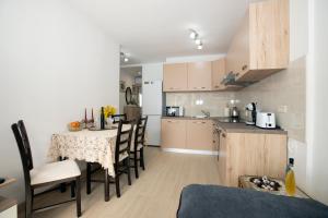 Kuchyňa alebo kuchynka v ubytovaní Apartman Ive