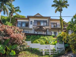 Afbeelding uit fotogalerij van Ekuthuleni Modern Christian Guesthouse with seaview in Umhlanga Ridge