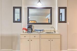 Fotografie z fotogalerie ubytování Spacious Biloxi Getaway with Pools and Beach Access! v destinaci Biloxi