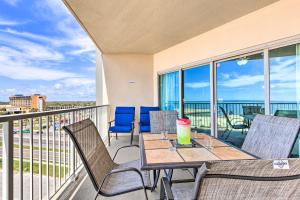Balkón nebo terasa v ubytování Spacious Biloxi Getaway with Pools and Beach Access!
